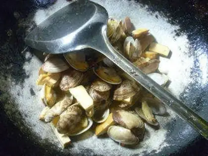 Make Scrambled fragrance clams step 9