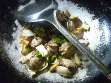 Make Scrambled fragrance clams step 10