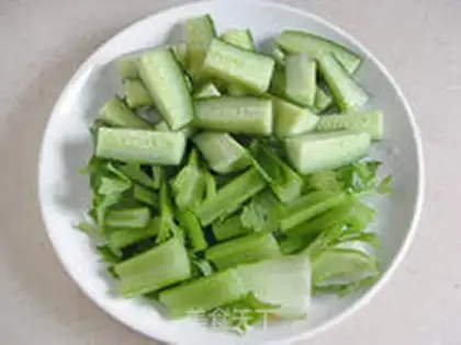 Make Celery cucumber juice step 1