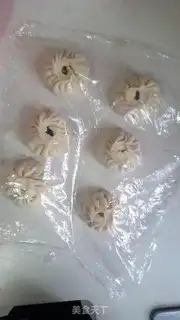 Make Cream egg buns step 9