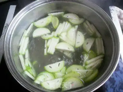 Make Smelt eggnut soup step 2