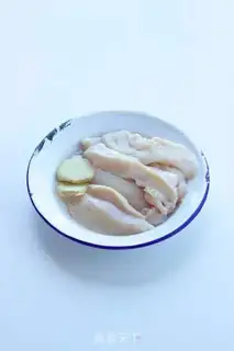 Make Spicy chicken noodle step 1