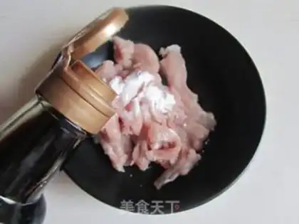 Make Black pepper sauce and potatoes step 1