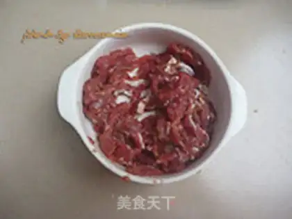 Make Onion fried lamb step 1