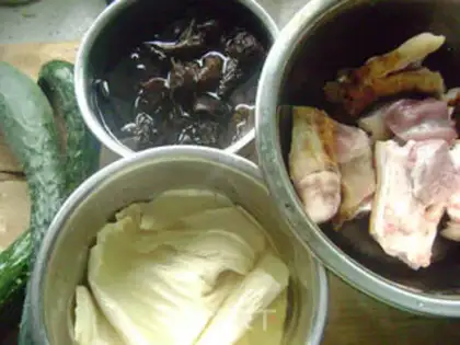 Make Dry pan pig hoof step 0
