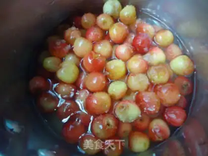 Make Cherry candy cans step 4
