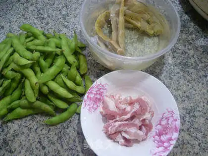 Make Five bouquets of lamb tails and fried beans step 0