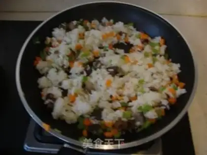 Make Beef carrot fried rice step 3