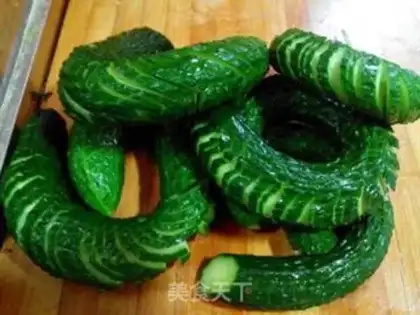 Make Sugar and vinegar cucumber step 1