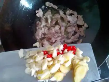 Make A dry pot of tea and mushrooms step 2