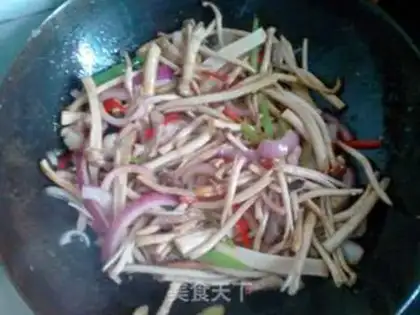 Make A dry pot of tea and mushrooms step 4
