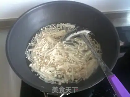 Make Frozen needle mushrooms step 1