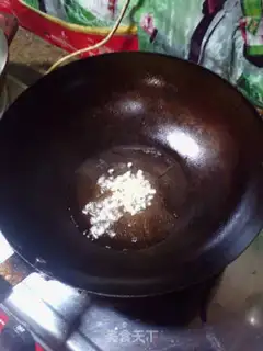 Make Garlic toothpaste step 2