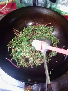 Make Garlic toothpaste step 4