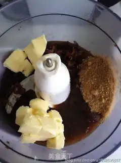 Make Red-tree cake taffy sauce step 1