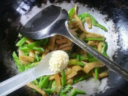 Make Pyramid radish step 9
