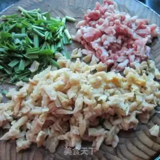 Make radish and fried meat step 1
