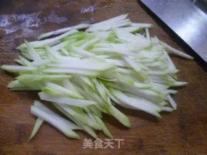 Make Five flowers and hot noodles step 2