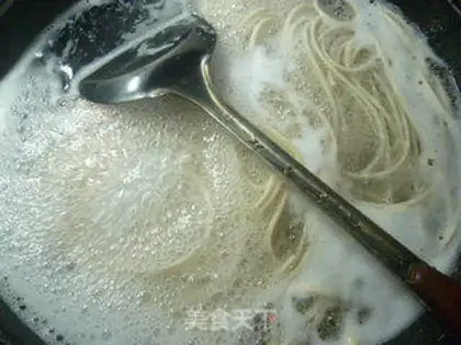 Make Five flowers and hot noodles step 3