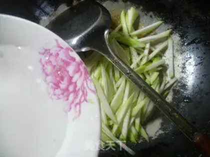 Make Five flowers and hot noodles step 9