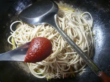 Make Five flowers and hot noodles step 11