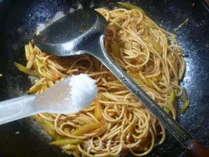 Make Five flowers and hot noodles step 13