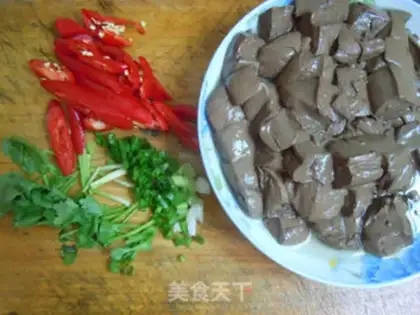 Make Spicy duck blood step 1