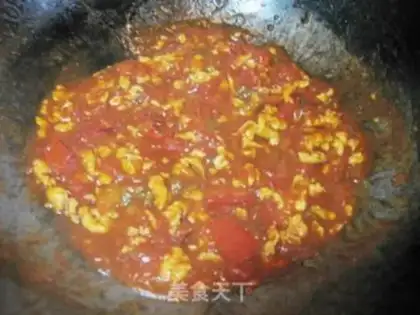 Make Dry tomato egg noodles step 4