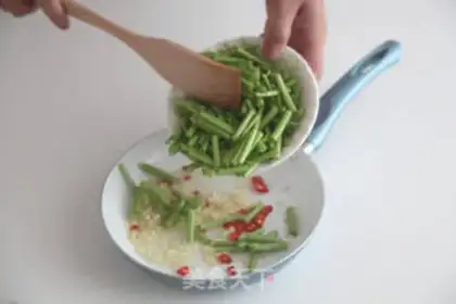 Make Garlic cabbage step 1
