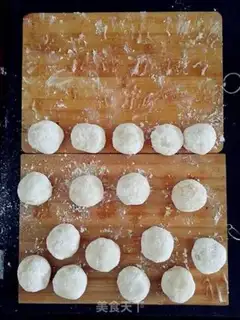 Make A milky cocoon ice-cream mooncake step 1