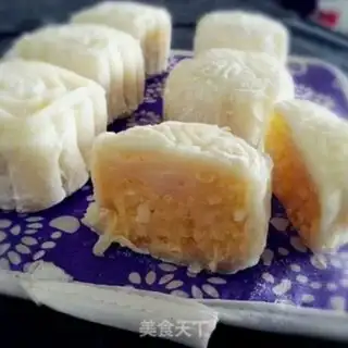 Make A milky cocoon ice-cream mooncake step 3