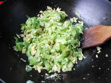 Make Eggs and guacamole step 5