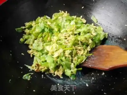 Make Eggs and guacamole step 6