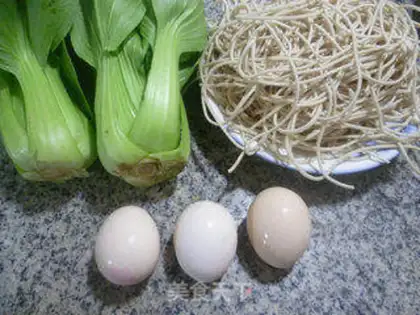 Make Egg and green noodles step 0