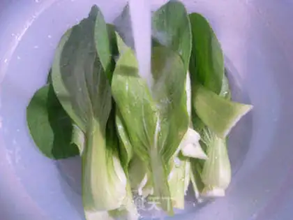 Make Egg and green noodles step 1