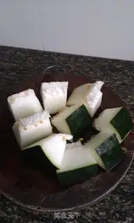 Make Cold melon gravy soup step 1