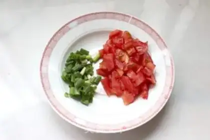 Make Tomato omelet step 1
