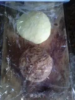 Make Double-coloured toast step 5