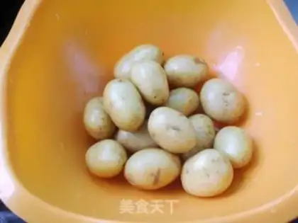 Make Hot black peppers, little potatoes step 0