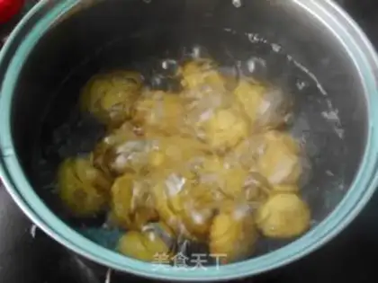 Make Hot black peppers, little potatoes step 1