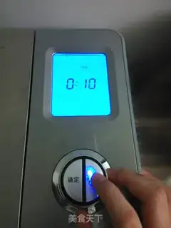 Make raisin milk toast step 1
