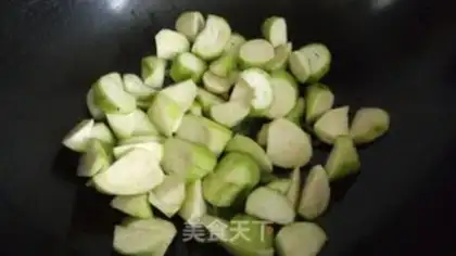 Make Smelt tofu egg soup step 2