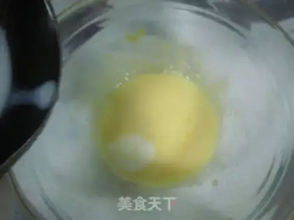 Make Egg yolk pie step 1