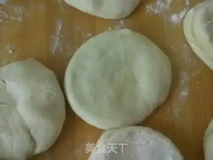 Make Old Beijing chicken roll step 1