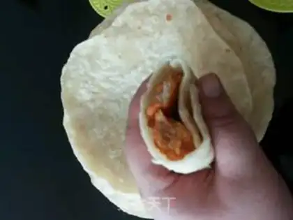 Make Old Beijing chicken roll step 9
