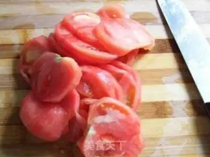 Make Tomato chop soup step 1