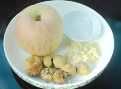 Make Apple almond fig soup step 0