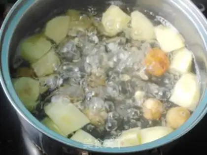 Make Apple almond fig soup step 2