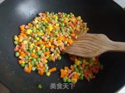 Make Gold and silver egg fried rice step 4