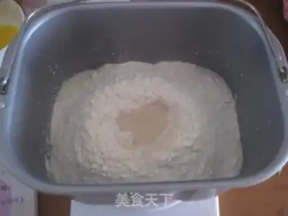 Make Red sugar date toast step 1